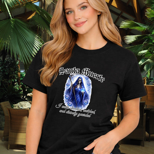 Santa Muerte protected by her. T-Shirt